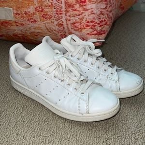 Adidas Stan Smiths all white Women’s size 7.5 and Mens 5.5!